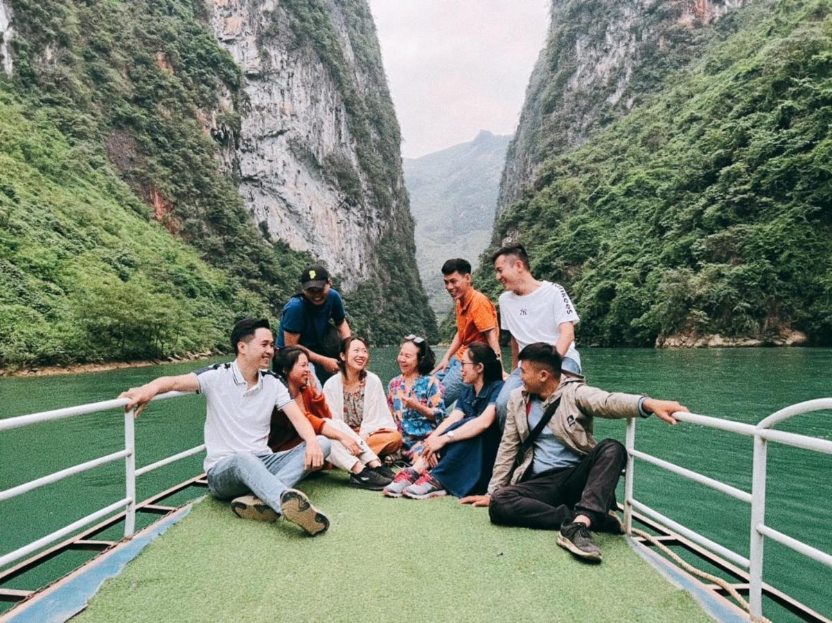 Ha Giang Safari Hostel & Motorbikes Экстерьер фото