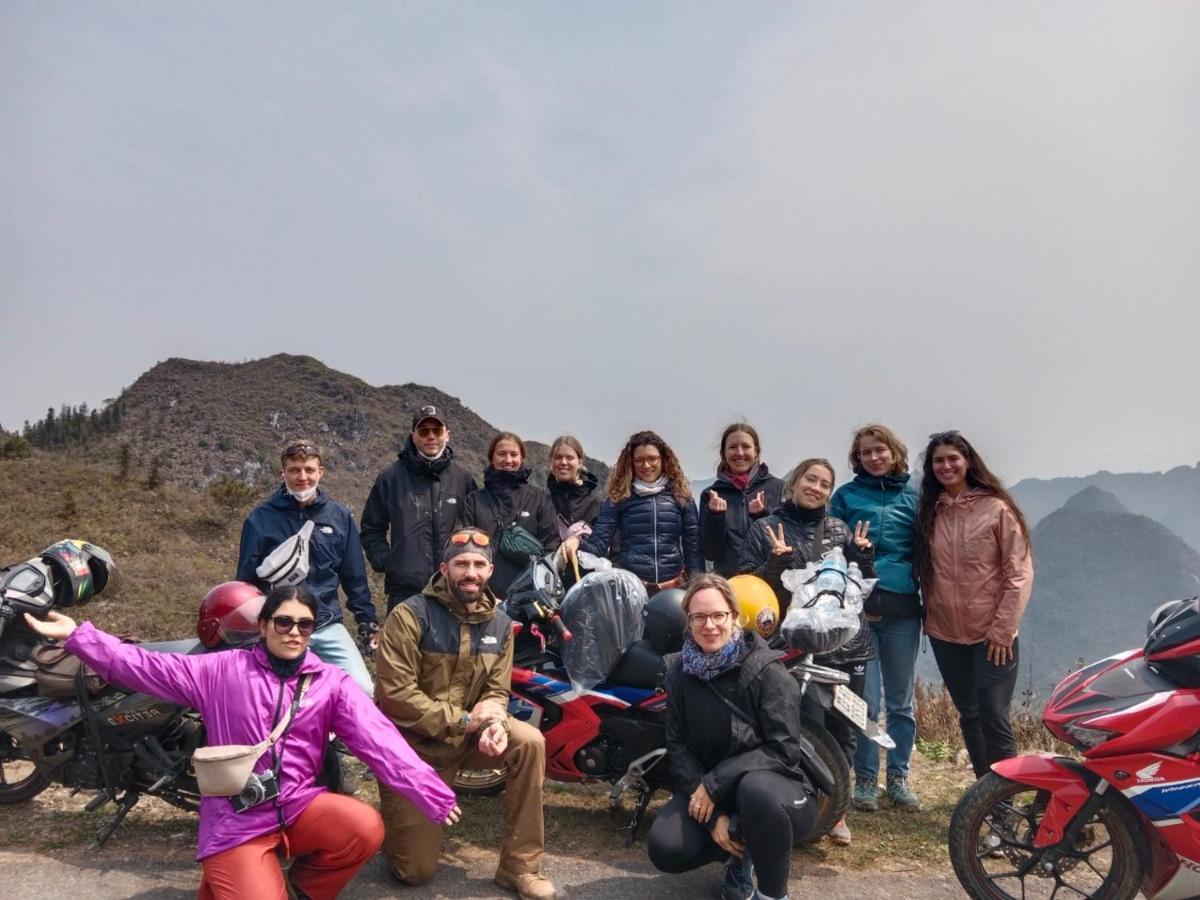Ha Giang Safari Hostel & Motorbikes Экстерьер фото