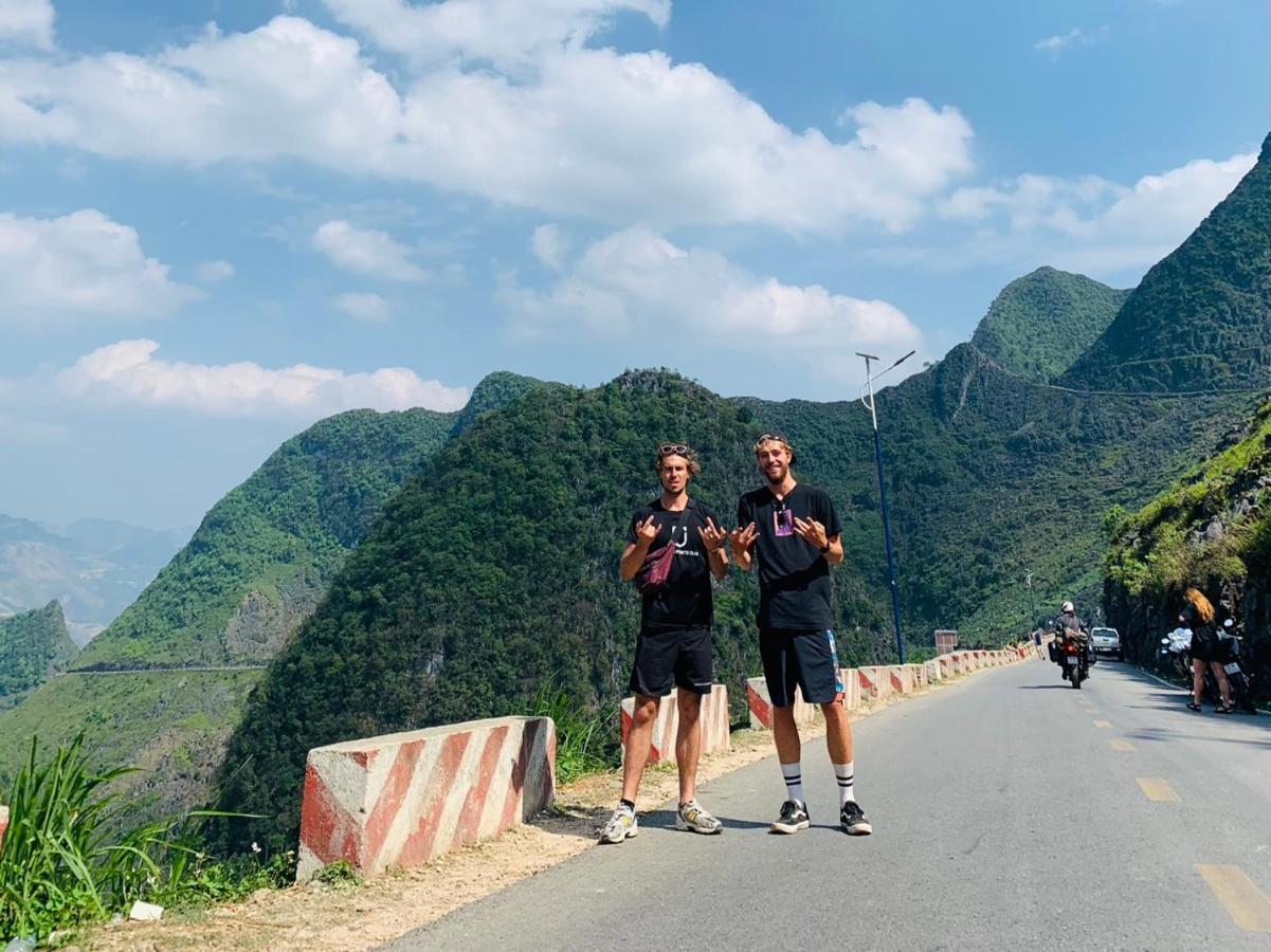 Ha Giang Safari Hostel & Motorbikes Экстерьер фото