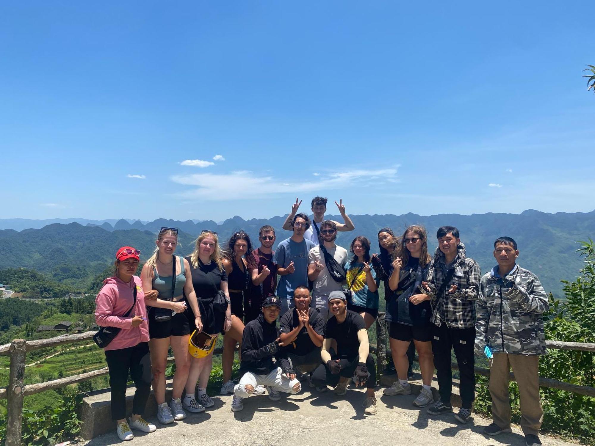 Ha Giang Safari Hostel & Motorbikes Экстерьер фото