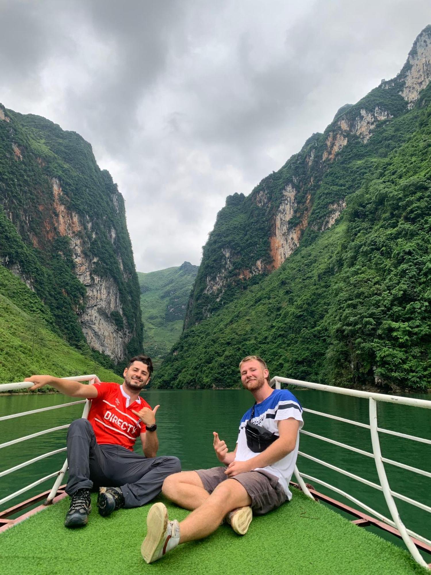 Ha Giang Safari Hostel & Motorbikes Экстерьер фото