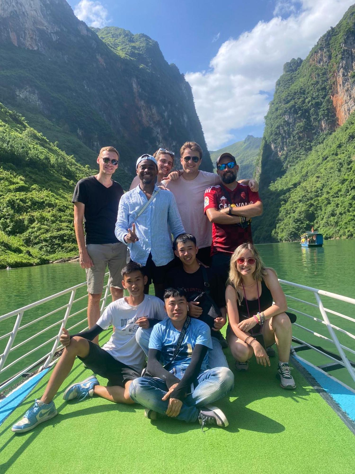 Ha Giang Safari Hostel & Motorbikes Экстерьер фото