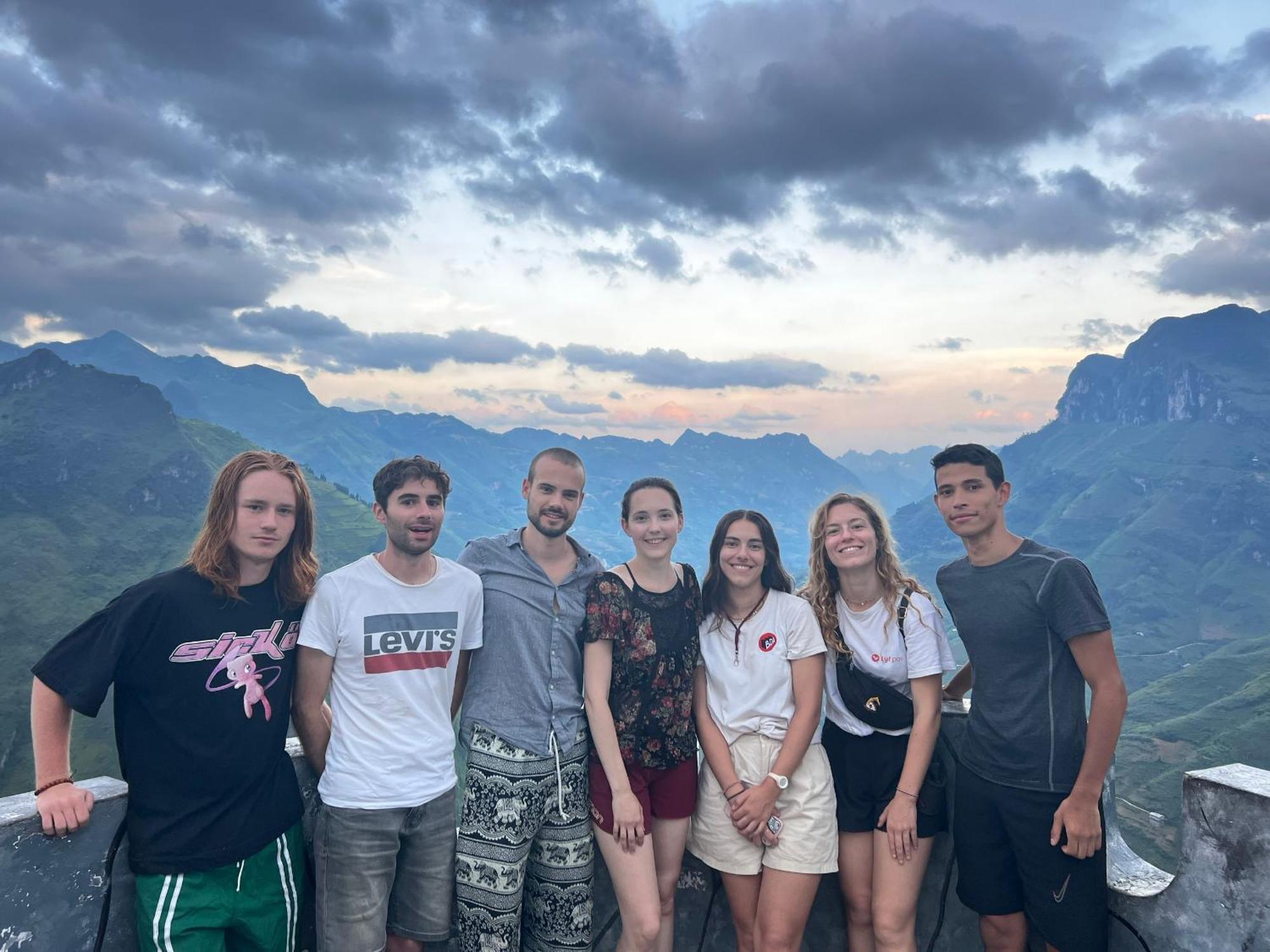 Ha Giang Safari Hostel & Motorbikes Экстерьер фото