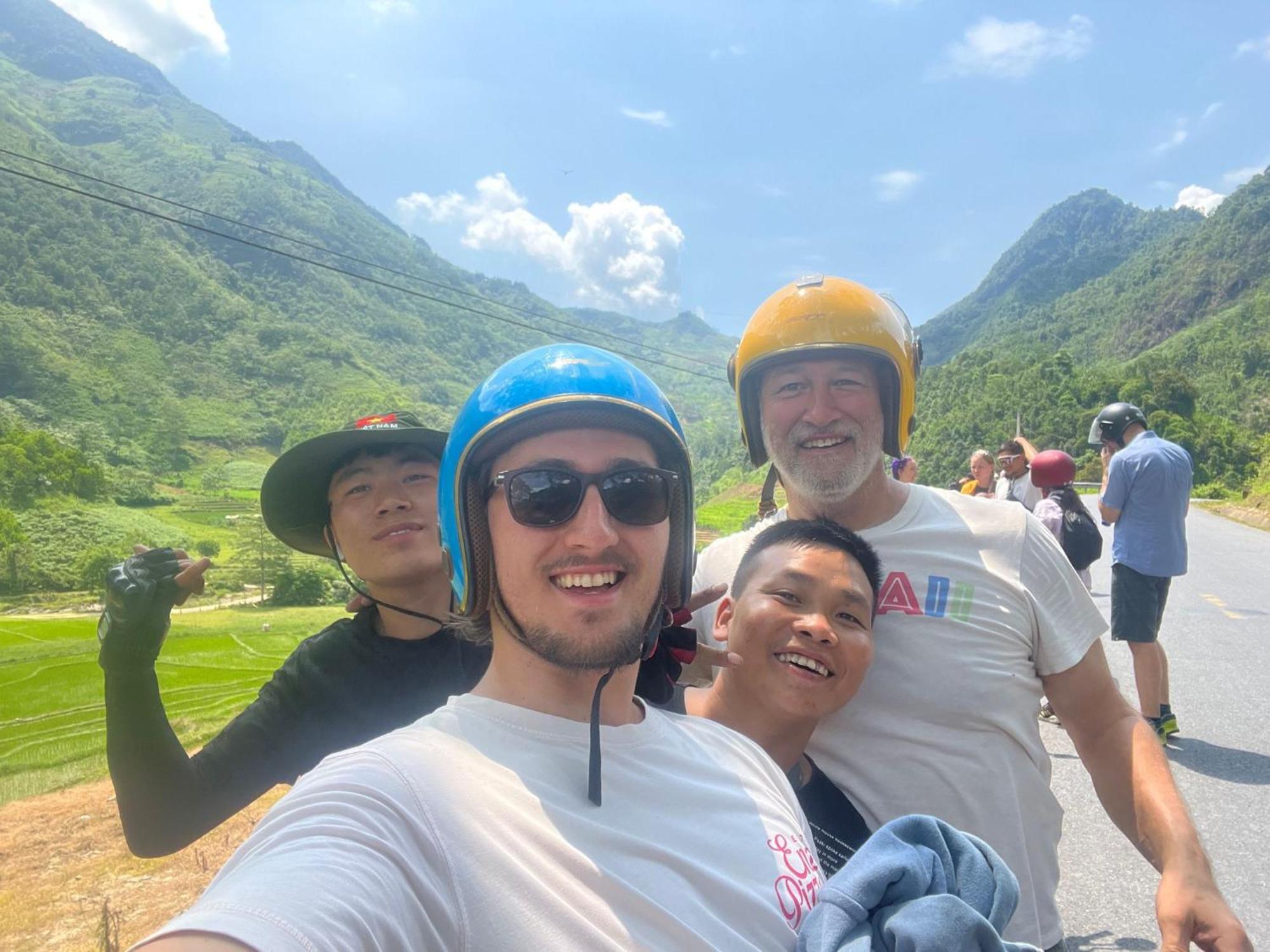 Ha Giang Safari Hostel & Motorbikes Экстерьер фото