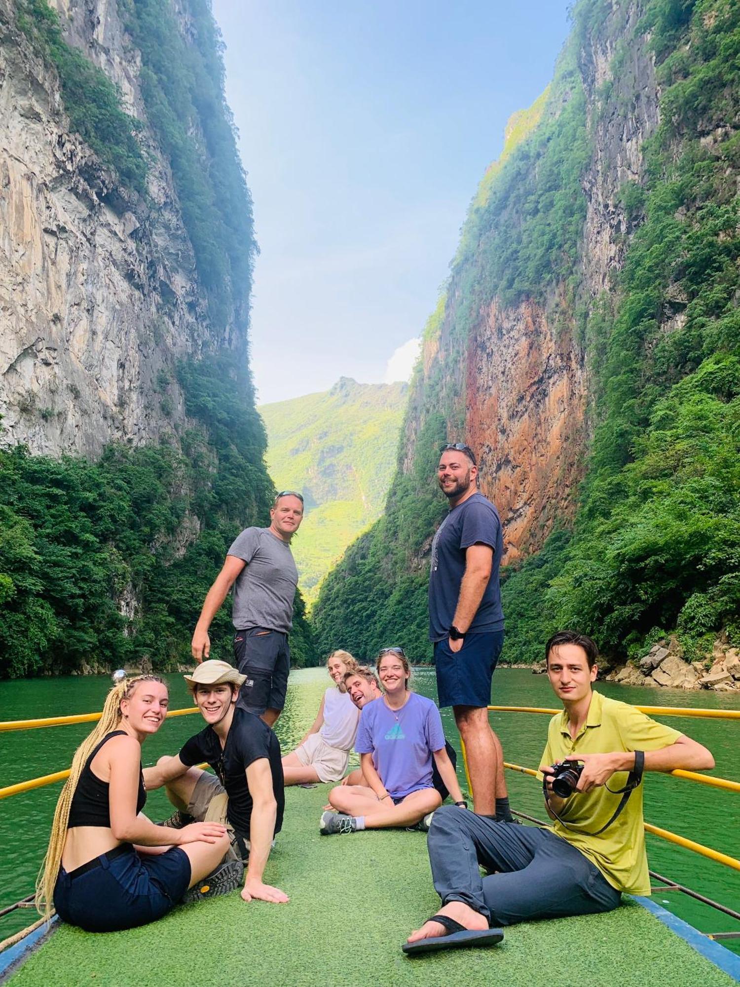 Ha Giang Safari Hostel & Motorbikes Экстерьер фото