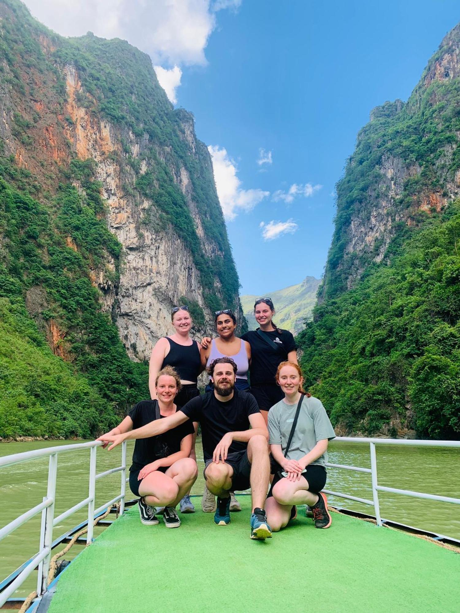 Ha Giang Safari Hostel & Motorbikes Экстерьер фото