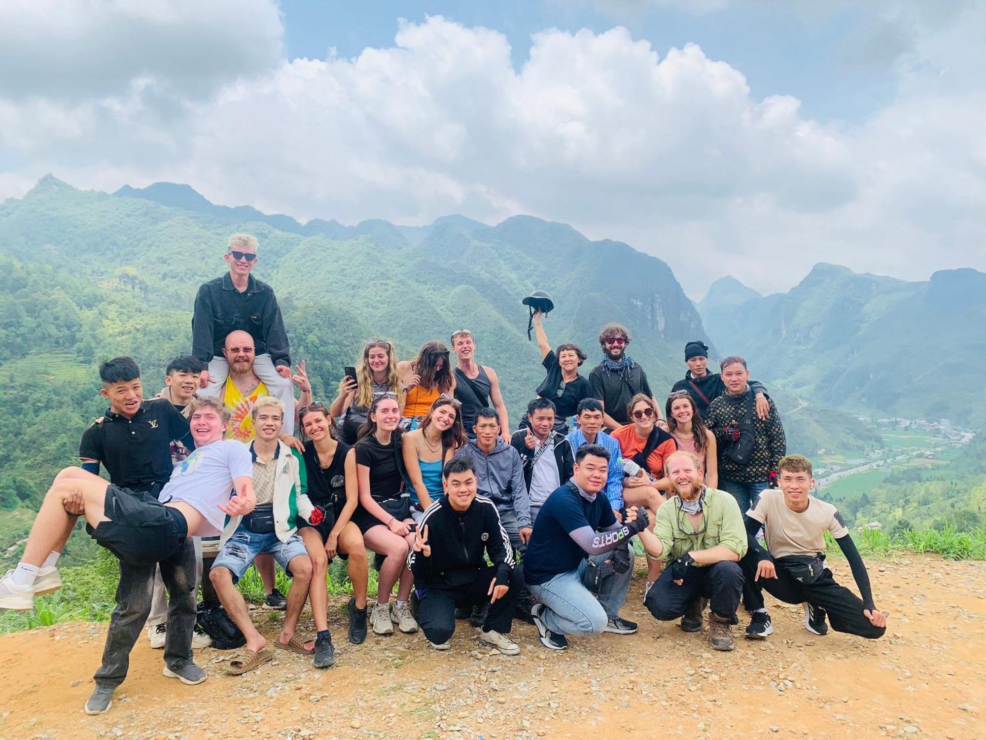 Ha Giang Safari Hostel & Motorbikes Экстерьер фото